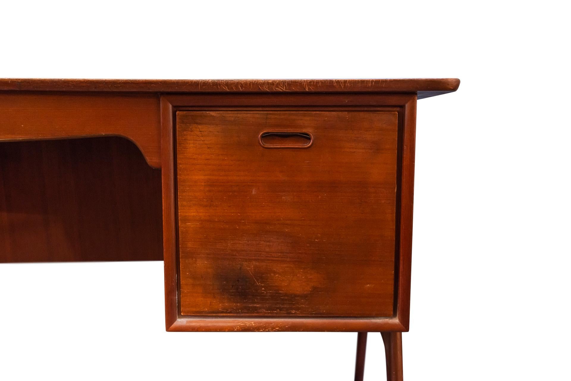 Mid-20th Century Svend Aage Madsen for Moreddi Danemark, Desk, circa 1960, Denmark