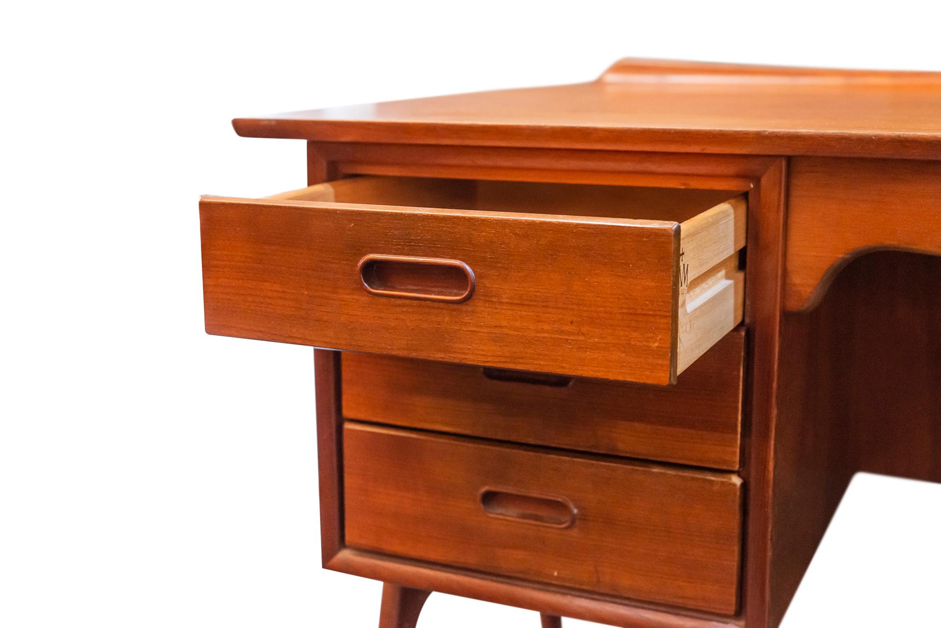 Svend Aage Madsen for Moreddi Danemark, Desk, circa 1960, Denmark In Good Condition In Nice, Cote d' Azur