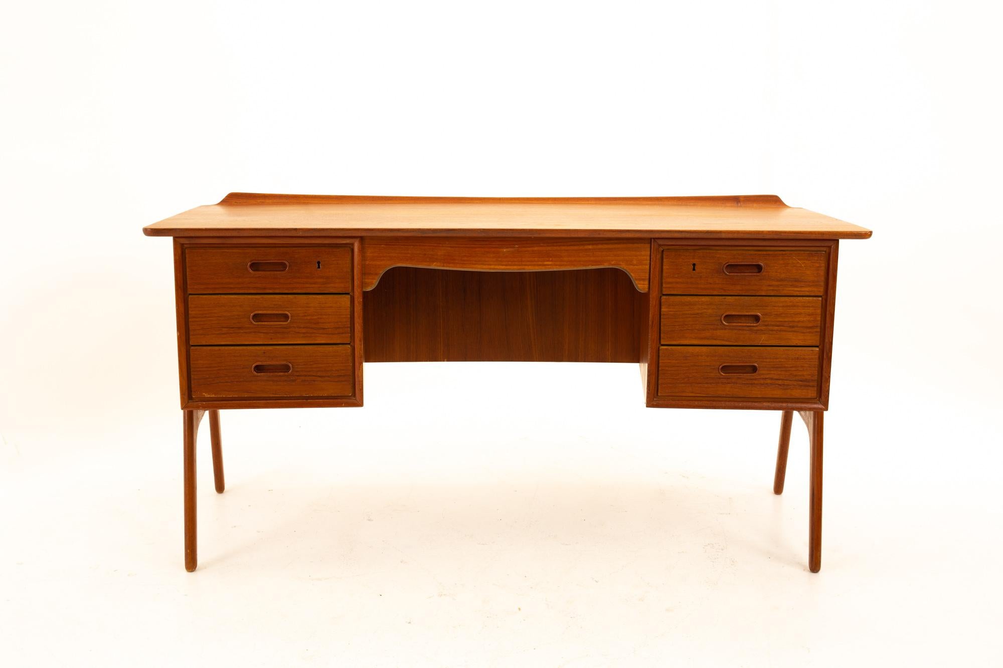 Svend Aage Madsen for Sigurd Hansen mid century curved front teak desk

Desk measures: 54 wide x 29 deep x 29.75 high, with a chair clearance of 25.5 inches

All pieces of furniture can be had in what we call restored vintage condition. That