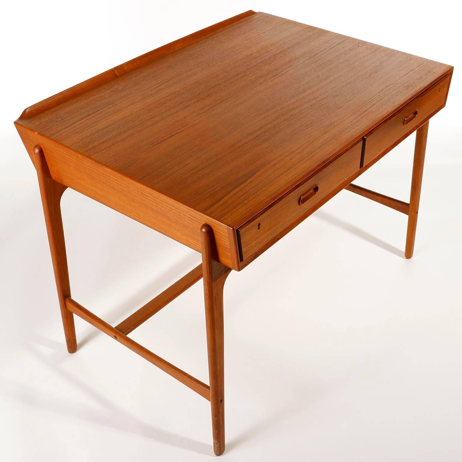 Danish Svend Aage Madsen Freestanding Teak Desk for Sigurd Hansen, Denmark, 1960