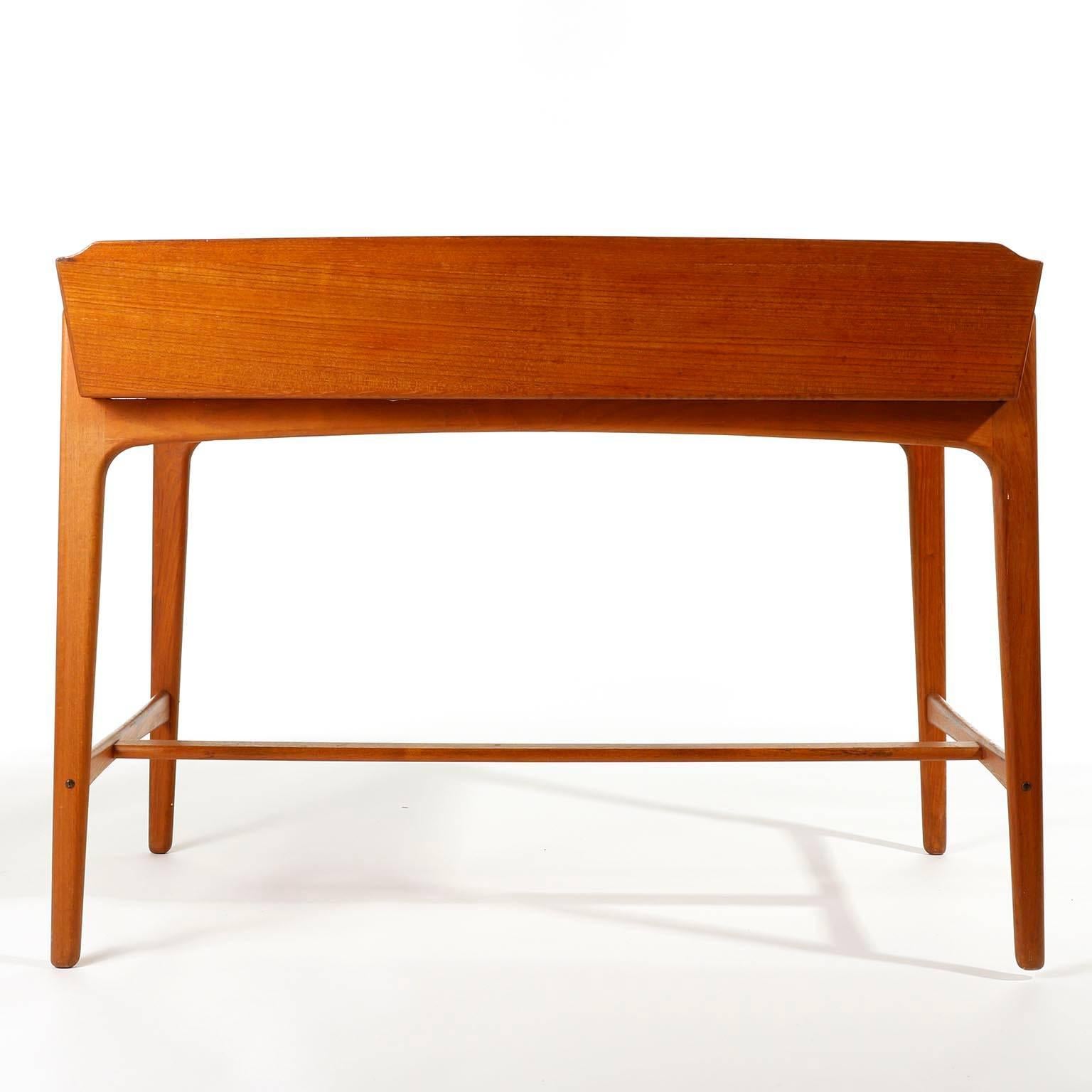 Svend Aage Madsen Freestanding Teak Desk for Sigurd Hansen, Denmark, 1960 In Excellent Condition In Hausmannstätten, AT