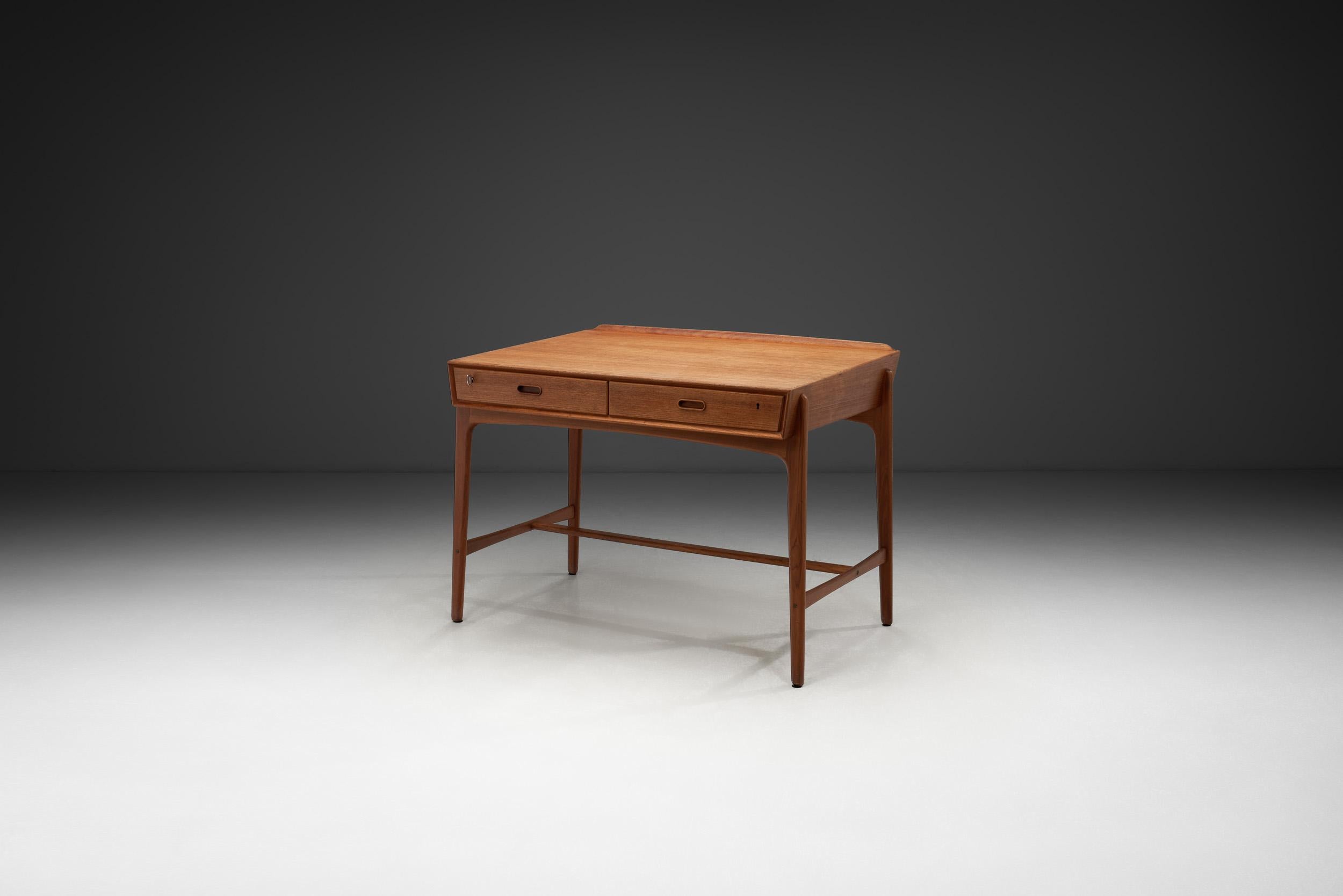 Firm believers in Functionalism, Danish designers and cabinetmakers avoided short-lived aesthetic trends, instead they concentrated on crafting with quality materials. This model 
