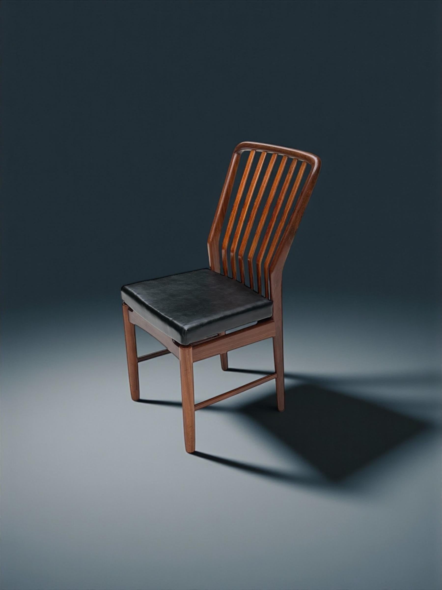 Svend Aage Madsen Silla con respaldo de madera de teca y cuero, Dinamarca Años 50 en Bueno estado para la venta en London, GB