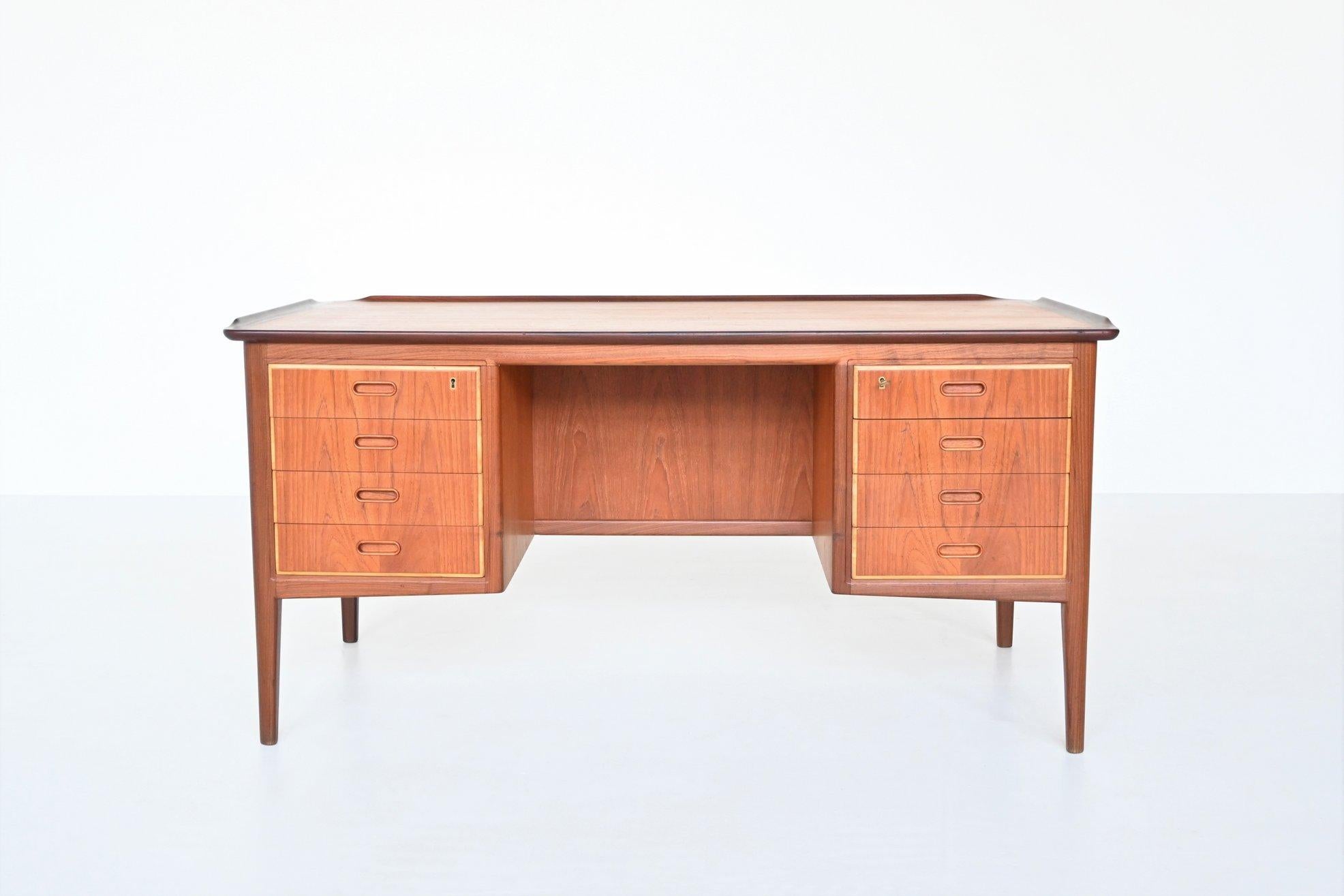 Gorgeous large desk designed by Svend Aage Madsen and manufactured by HP Hansen, Denmark 1960. Along with Hans Wegner, Arne Jacobsen and Børge Mogensen, Svend Aage Madsen was one of the great masters of Danish design of the mid-century. This