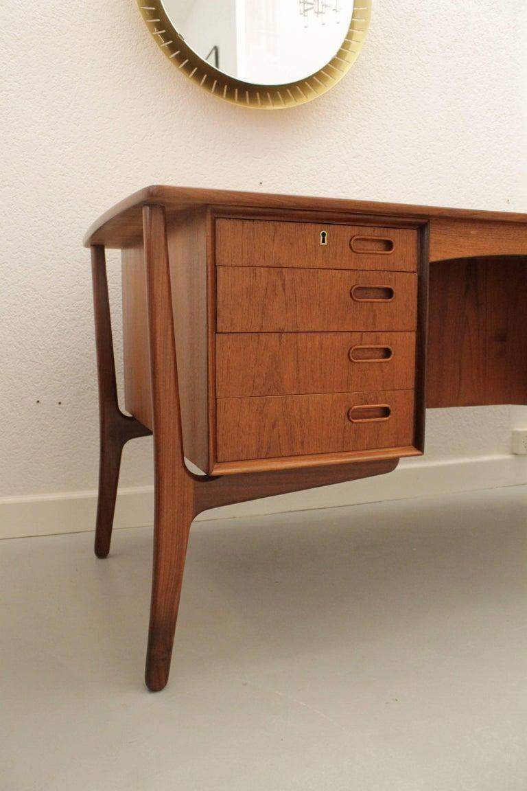 Very elegant danish teak desk by Svend Aage Madsen produced by H.P Hansen, Denmark ca. 1960
Very good condition, 1 key, 4 drawers on each side, 1 cabinet + 1 bookshelf at the back, beautiful details.
Signed.
2 desks available, one with 6 drawers,