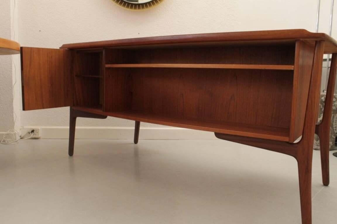 Svend Aage Madsen Teak Desk H.P. Hansen, Denmark ca. 1960 2