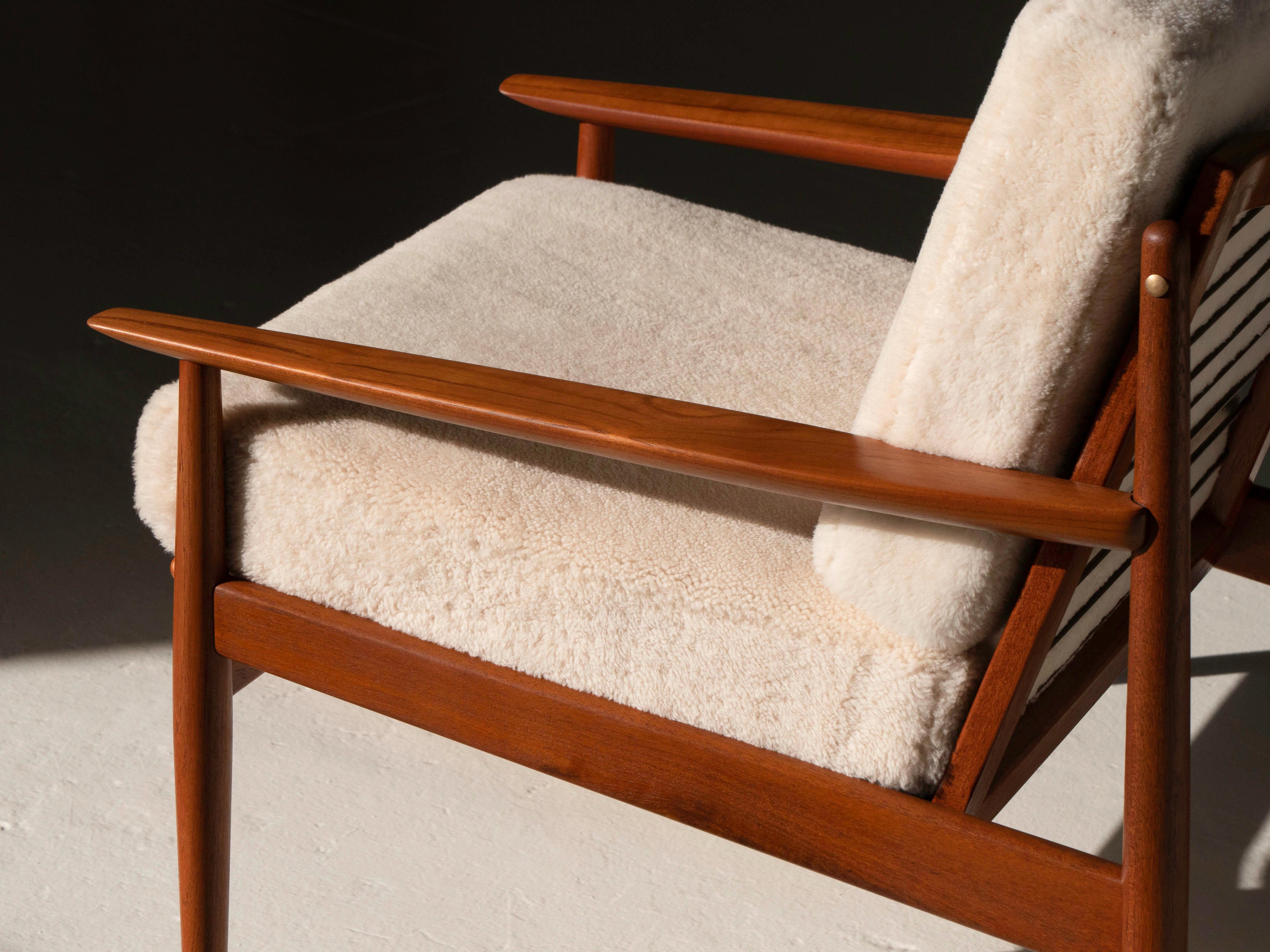 Svend Age Eriksen Genuine Shearling Lounge Chair for Glostrup Møbelfabrik 1960's For Sale 5