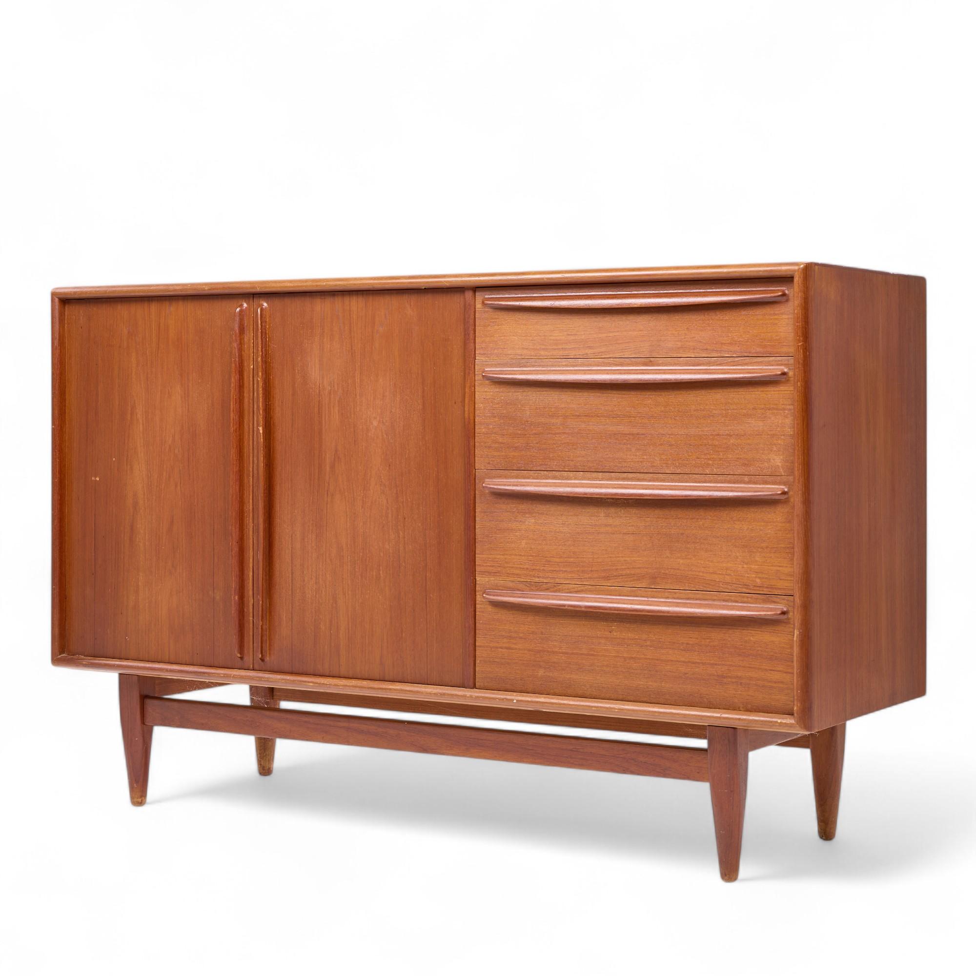 Svend Åge Madsen für Falster Mid Century Danish Teak Credenza (Moderne der Mitte des Jahrhunderts) im Angebot
