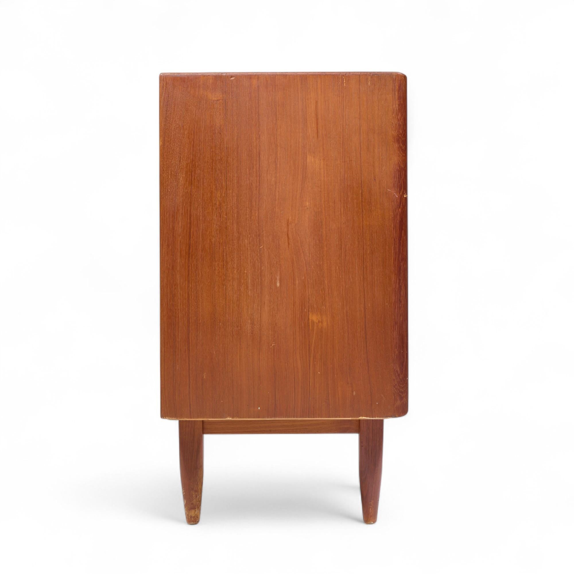 Svend Åge Madsen für Falster Mid Century Danish Teak Credenza (Dänisch) im Angebot
