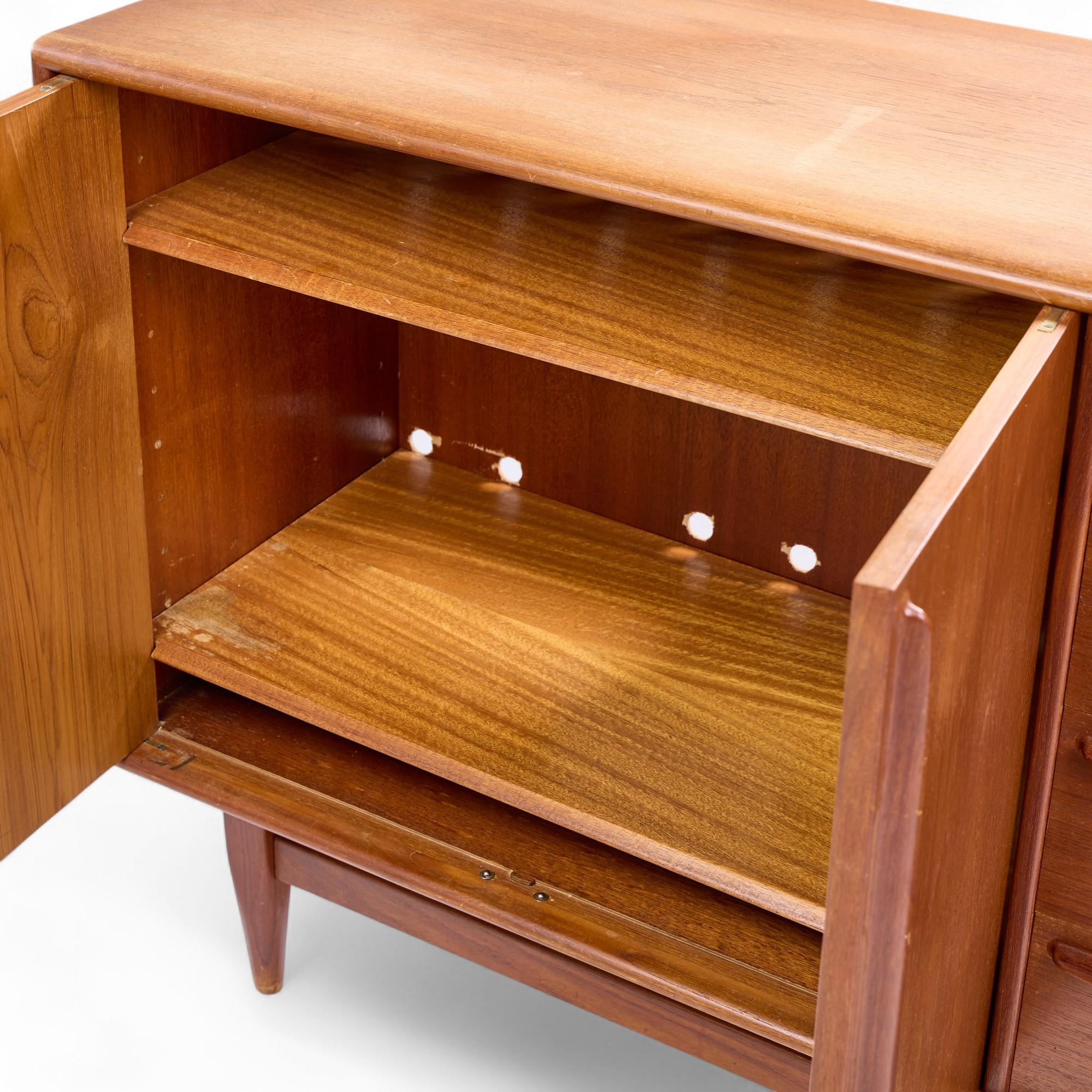 Svend Åge Madsen für Falster Mid Century Danish Teak Credenza (20. Jahrhundert) im Angebot