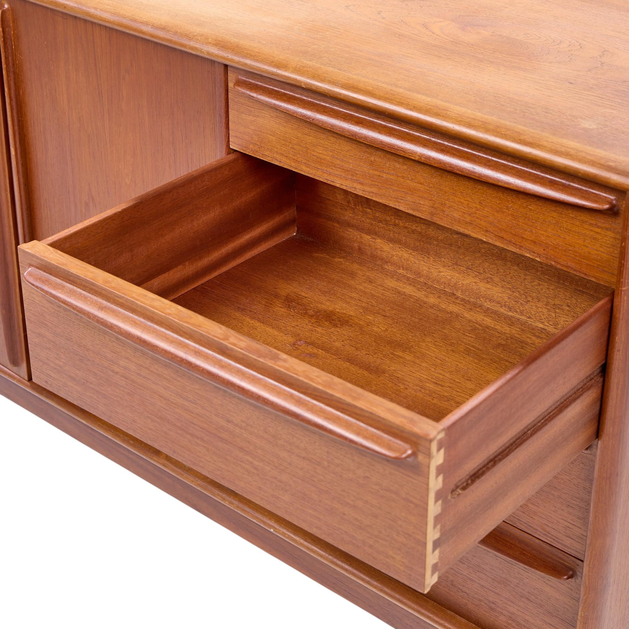 Svend Åge Madsen für Falster Mid Century Danish Teak Credenza im Angebot 1