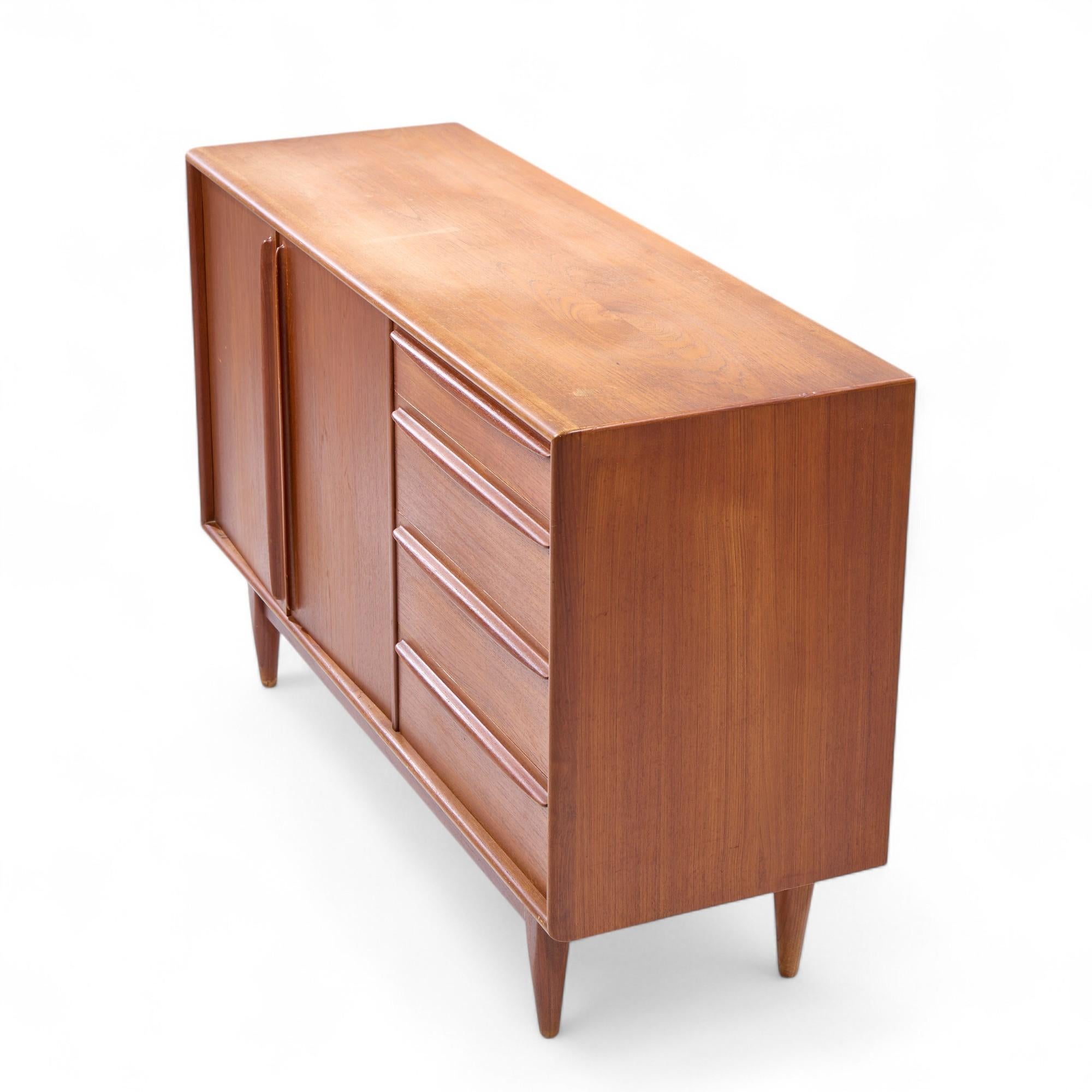 Svend Åge Madsen für Falster Mid Century Danish Teak Credenza im Angebot 2