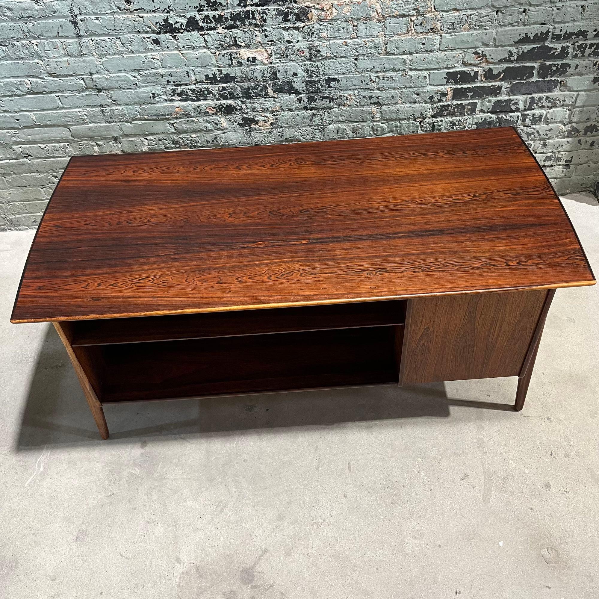 Svend Age Madsen Rosewood Desk for Sigurd Hansen 1960 In Good Condition In Chicago, IL