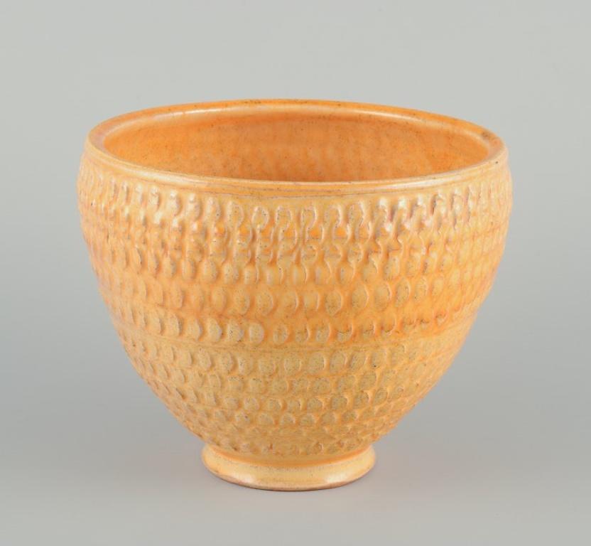 Svend Hammershøi (1873-1948) per Kähler, Danimarca.
Vaso in ceramica con smalto all'uranio.
Approssimativamente dagli anni '30.
Realizzato a mano.
Timbrato.
Condizioni perfette.
Dimensioni: Diametro 18,5 cm x Altezza 15,0 cm.
