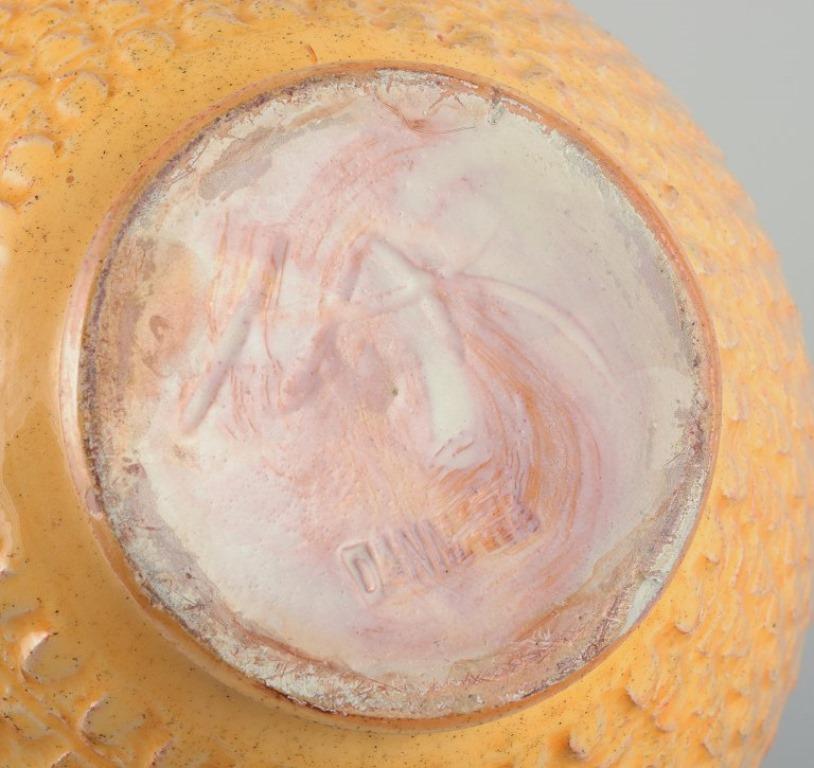 Ceramica Svend Hammershøi (1873-1948) per Kähler, Danimarca. Vaso in ceramica con smalto all'uranio. in vendita