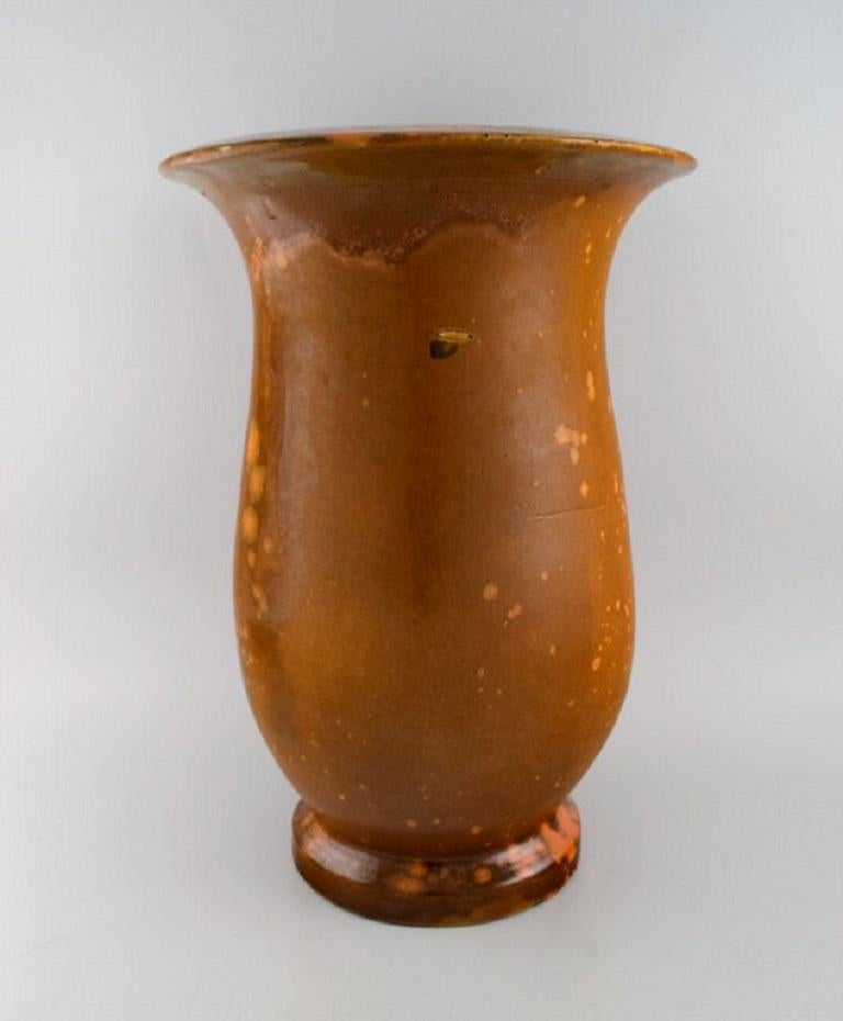 Svend Hammershøi (1873-1948) for Kähler. 
Very large floor vase in glazed ceramics. Beautiful orange uranium glaze. 
1930s.
Measures: 49 x 33 cm.
In excellent condition.
Signed.