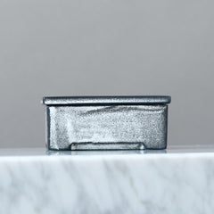 Scatola di Svend Hammershøi in smalto nero e bianco. Herman A. Kähler, Danimarca, 1930