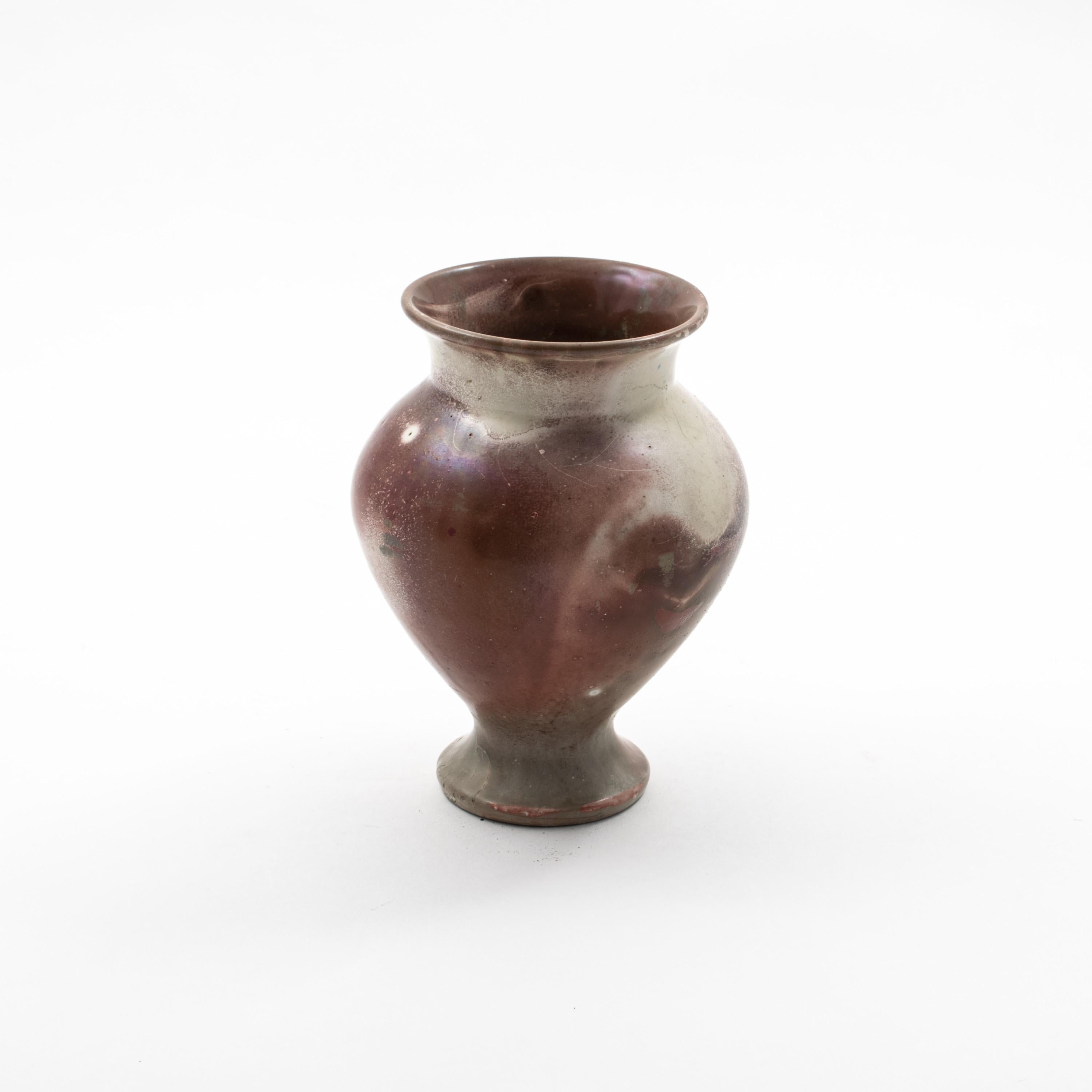 Svend Hammershøi 1873 - 1948.

Ceramic vase with rosa and white glaze.
Vase by Kähler approx. 1930.