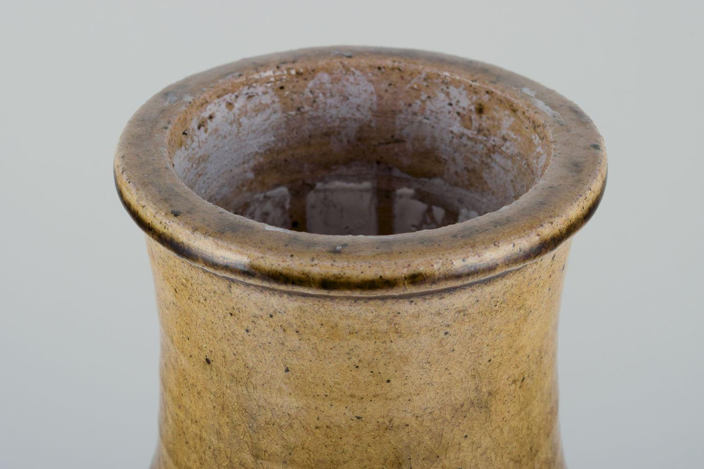 Danois Svend Hammershøi pour Kähler. Vase de sol en céramique à glaçure jaune uranium. en vente