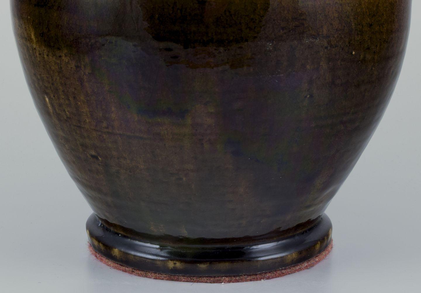 Vernissé Svend Hammershøi pour Kähler. Vase de sol en céramique à glaçure jaune uranium. en vente