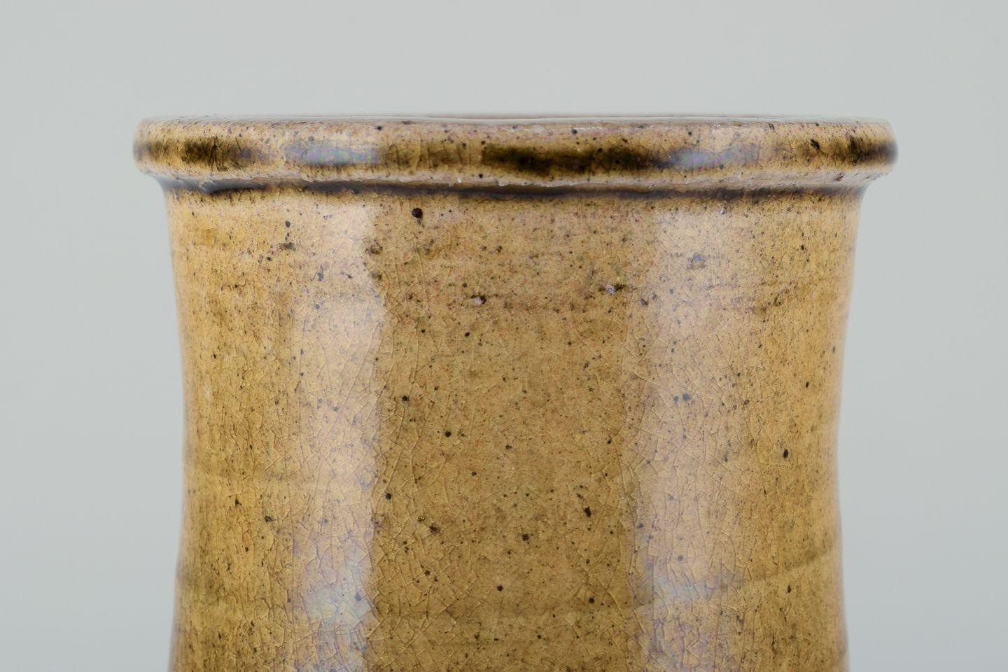 Svend Hammershøi pour Kähler. Vase de sol en céramique à glaçure jaune uranium. Excellent état - En vente à Copenhagen, DK