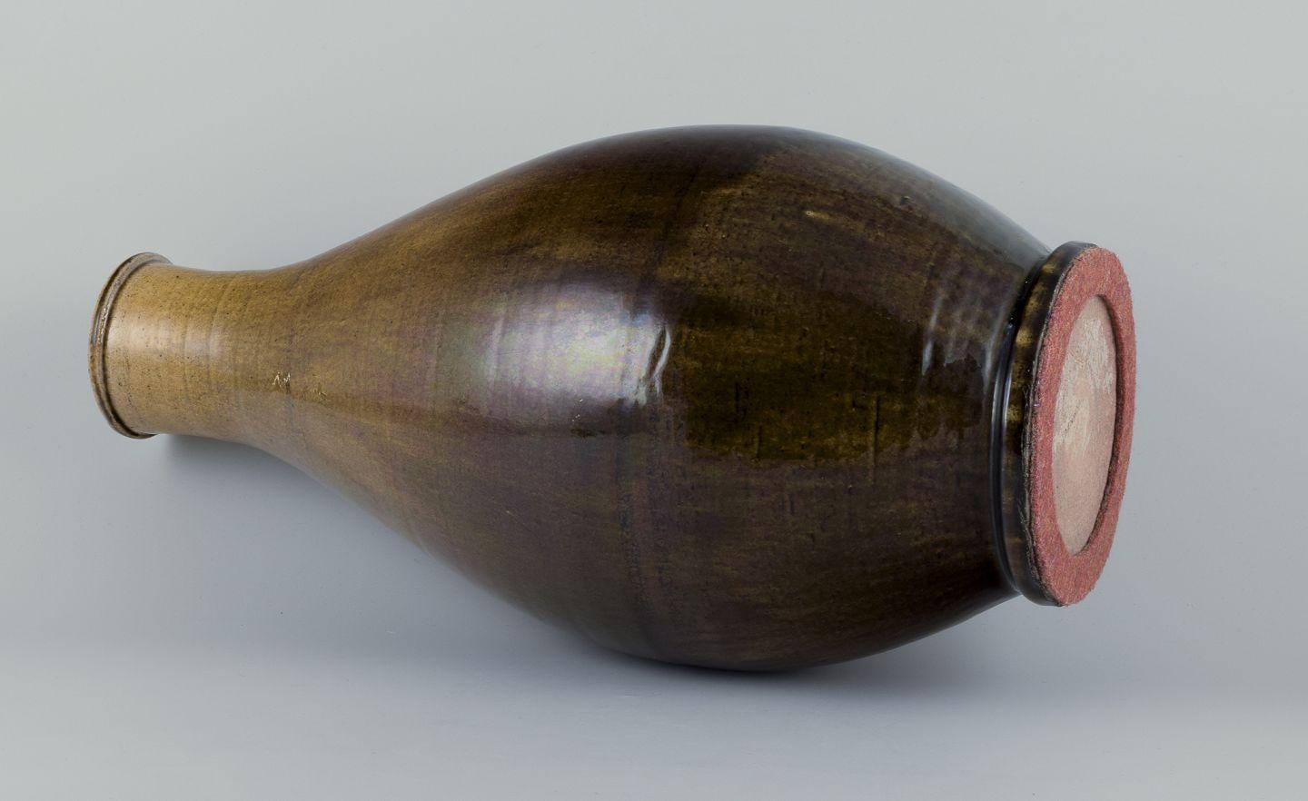 Céramique Svend Hammershøi pour Kähler. Vase de sol en céramique à glaçure jaune uranium. en vente