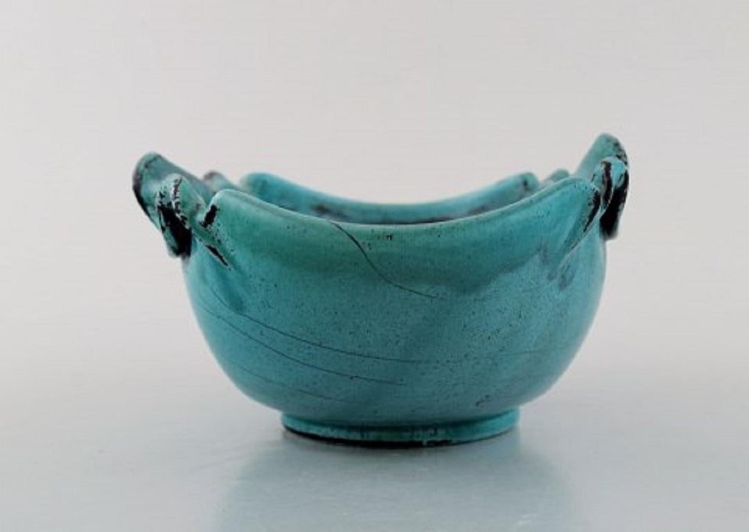 Svend Hammershøi for Kähler, Denmark. Bowl in glazed stoneware. Beautiful green black double glaze, 1930s-1940s.
Measures: 24 x 10.5 cm.
Stamped.
In very good condition.
  