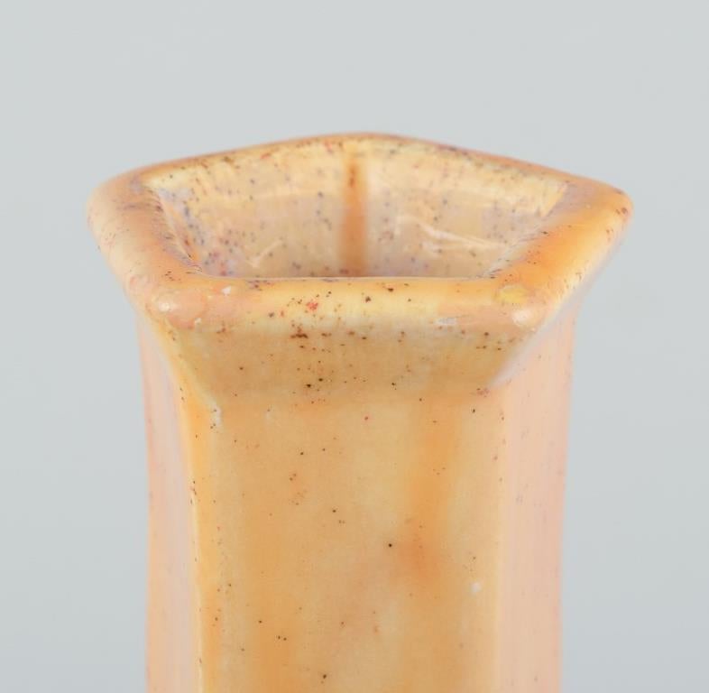 Danese Svend Hammershøi per Kähler, Danimarca. Vaso in ceramica con smalto all'uranio. Ca. 1930s in vendita