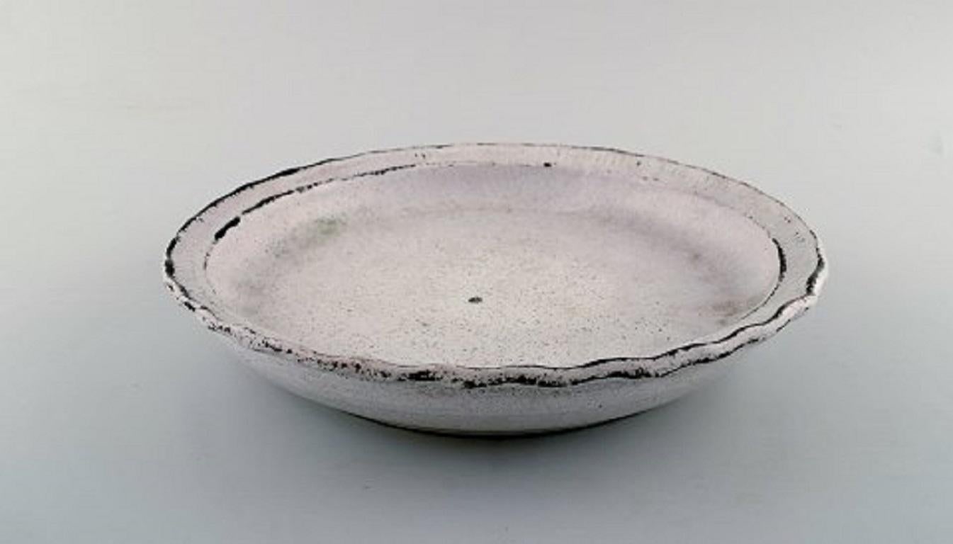 Svend Hammershøi for Kähler (Denmark), glazed stoneware low bowl.
In perfect condition.
Beautiful black/gray double glaze.
Stamped.
Measures: 25 cm. x 4 cm.