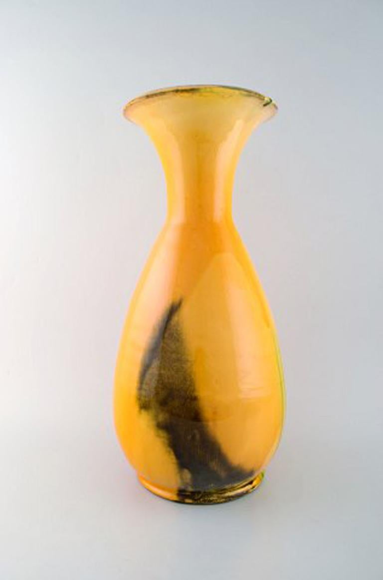 Svend Hammershøi for Kähler, Denmark. Large glazed stoneware vase. Beautiful yellow uranium glaze, 1930s-1940s.
In very good condition.
Stamped.
Measures: 42 x 22 cm.