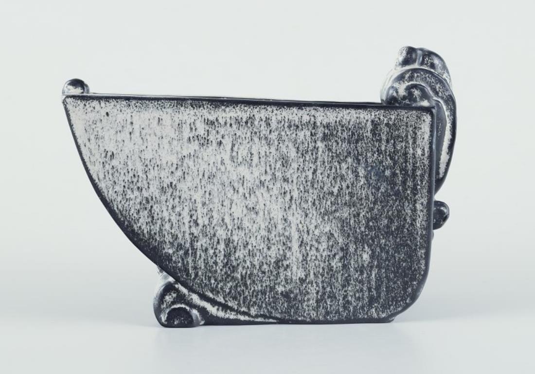Milieu du XXe siècle Svend Hammershøi pour Kähler, Danemark. Rare pot à fleurs Art Déco en céramique. en vente