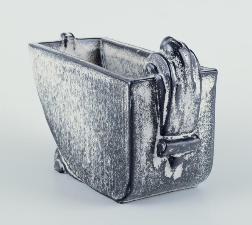 Céramique Svend Hammershøi pour Kähler, Danemark. Rare pot à fleurs Art Déco en céramique. en vente