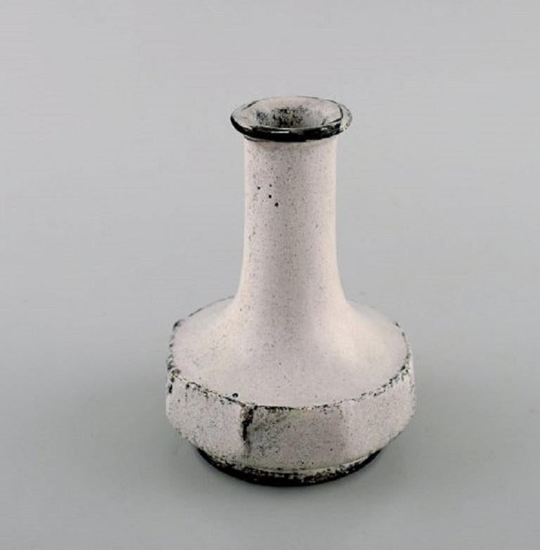 Svend Hammershøi for Kähler, Denmark. Rare vase in glazed stoneware. Beautiful gray black double glaze, 1930s-1940s.
Measures: 12.5 x 9 cm.
Stamped.
In very good condition.