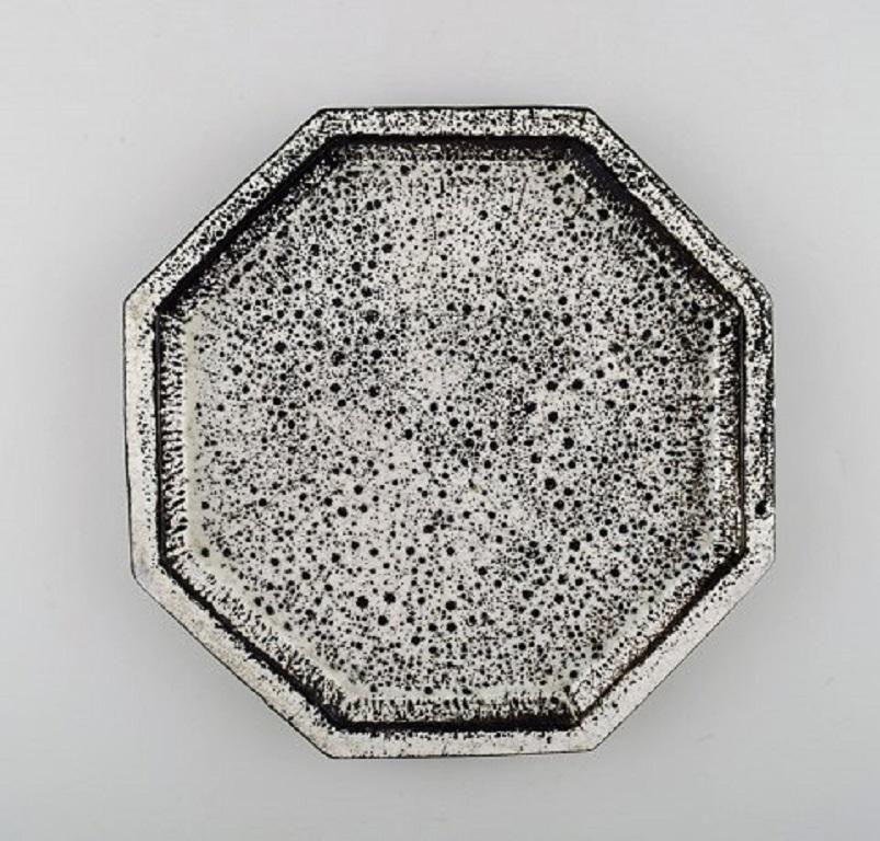 Svend Hammershøi for Kähler, Denmark. Rarely octagonal dish in glazed stoneware. Beautiful gray black double glaze. 1930 / 40's.
Measures: 23.5 x 2.5 cm.
Stamped.
In very good condition.