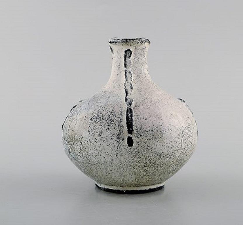 Svend Hammershøi for Kähler, Denmark. Vase in glazed stoneware. Beautiful gray black double glaze. 1930s-1940s.
Measures: 12 x 11 cm.
Stamped.
In very good condition.