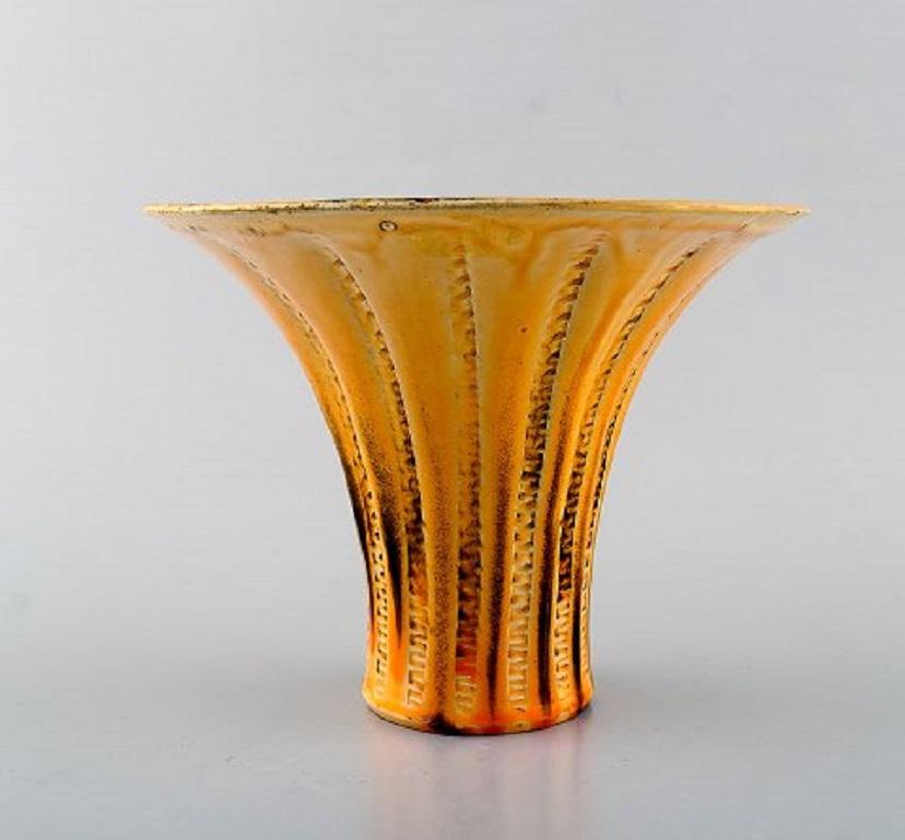 Svend Hammershøi for Kähler, Denmark. Vase in glazed stoneware. Beautiful yellow uranium glaze, 1930s-1940s.
Stamped.
In very good condition.
Measures: 20 x 16 cm.
