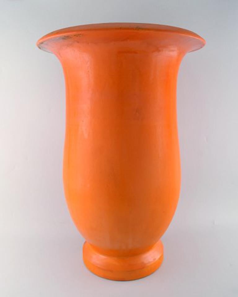 Svend Hammershøi for Kähler, HAK. Colossal floor vase in glazed stoneware.
Beautiful orange uranium glaze.
In good condition. Minor burning mark at the bottom from production.
Stamped.
Measures 56 x 39 cm.