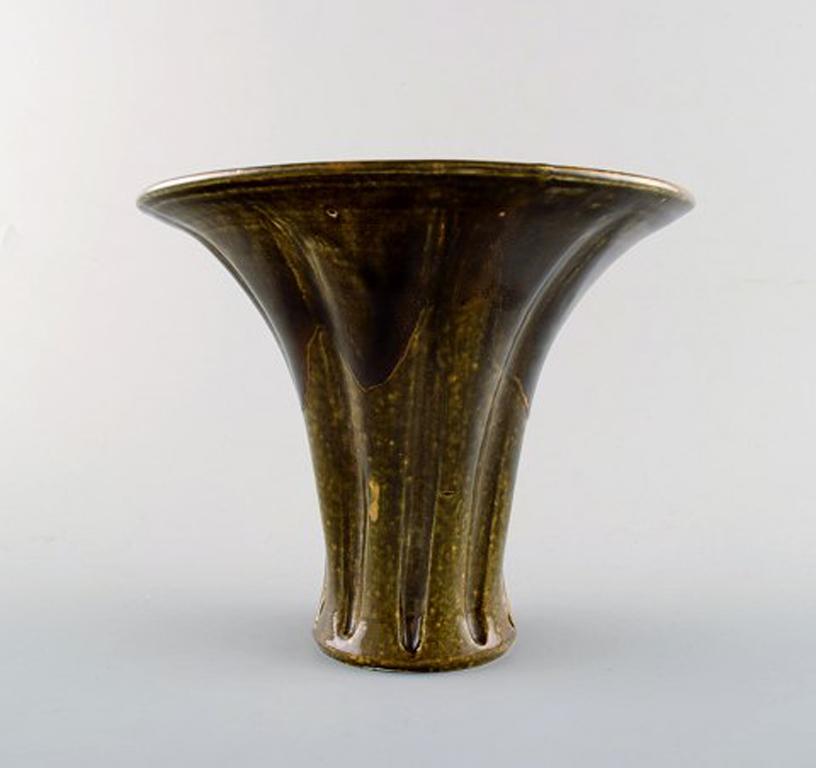 Svend Hammershøi for Kähler, HAK, glazed stoneware vase.
In perfect condition.
Beautiful black/yellow glaze.
Stamped.
Measures 20 cm. x 17 cm.