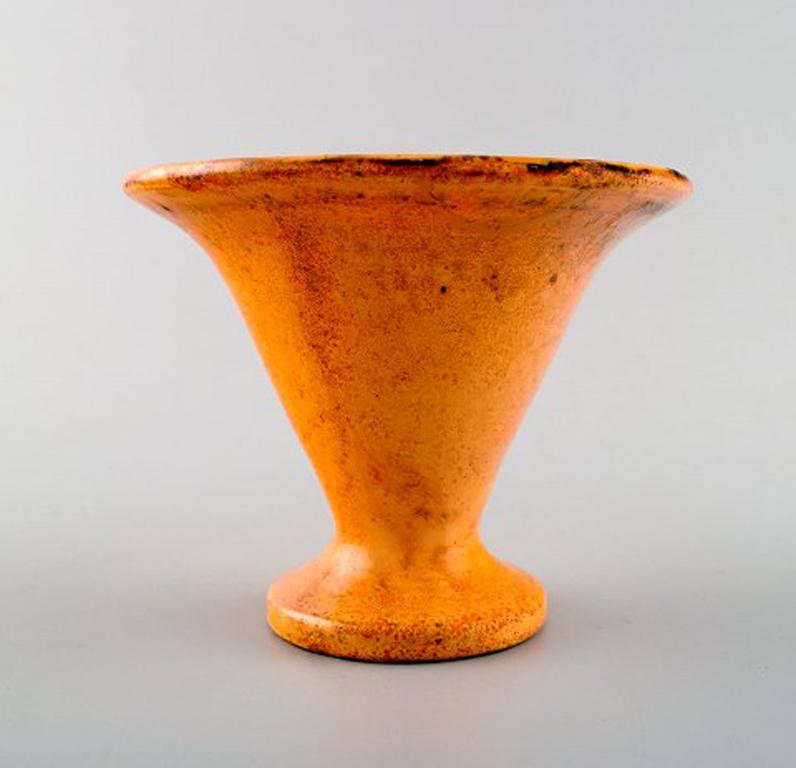 Svend Hammershøi for Kähler, HAK, glazed stoneware vase.
In perfect condition.
Beautiful uranium yellow glaze.
Stamped.
Measures 12 cm. x 10 cm.