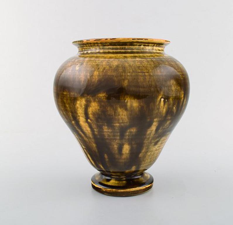 Svend Hammershøi for Kähler, HAK, glazed stoneware vase.
In perfect condition.
Beautiful black/yellow uranium glaze.
Stamped.
Measures 19 cm. x 17 cm.