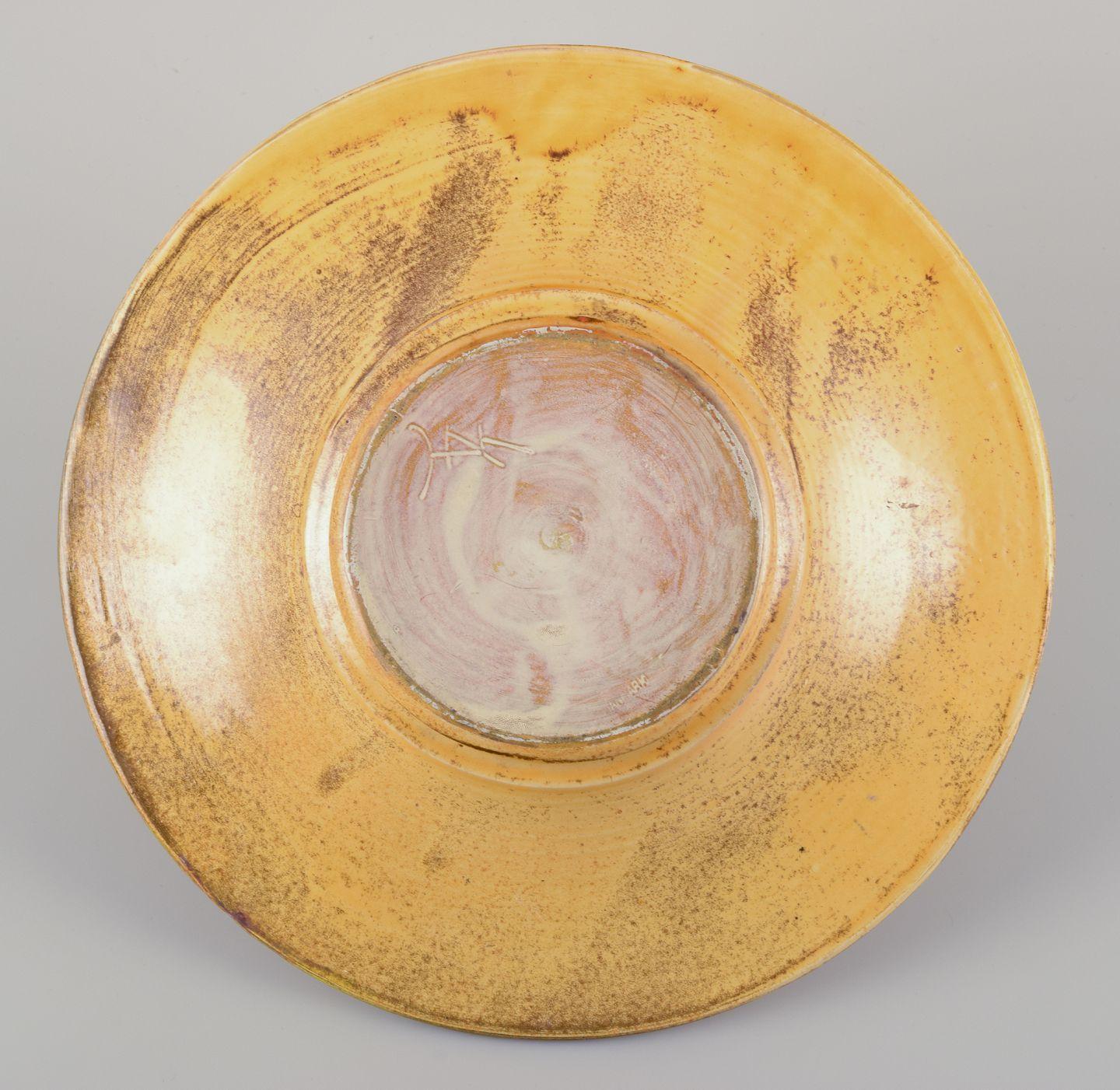Svend Hammershøi per Kähler. Grande ciotola in ceramica con smalto all'uranio. In condizioni ottime in vendita a København, Copenhagen