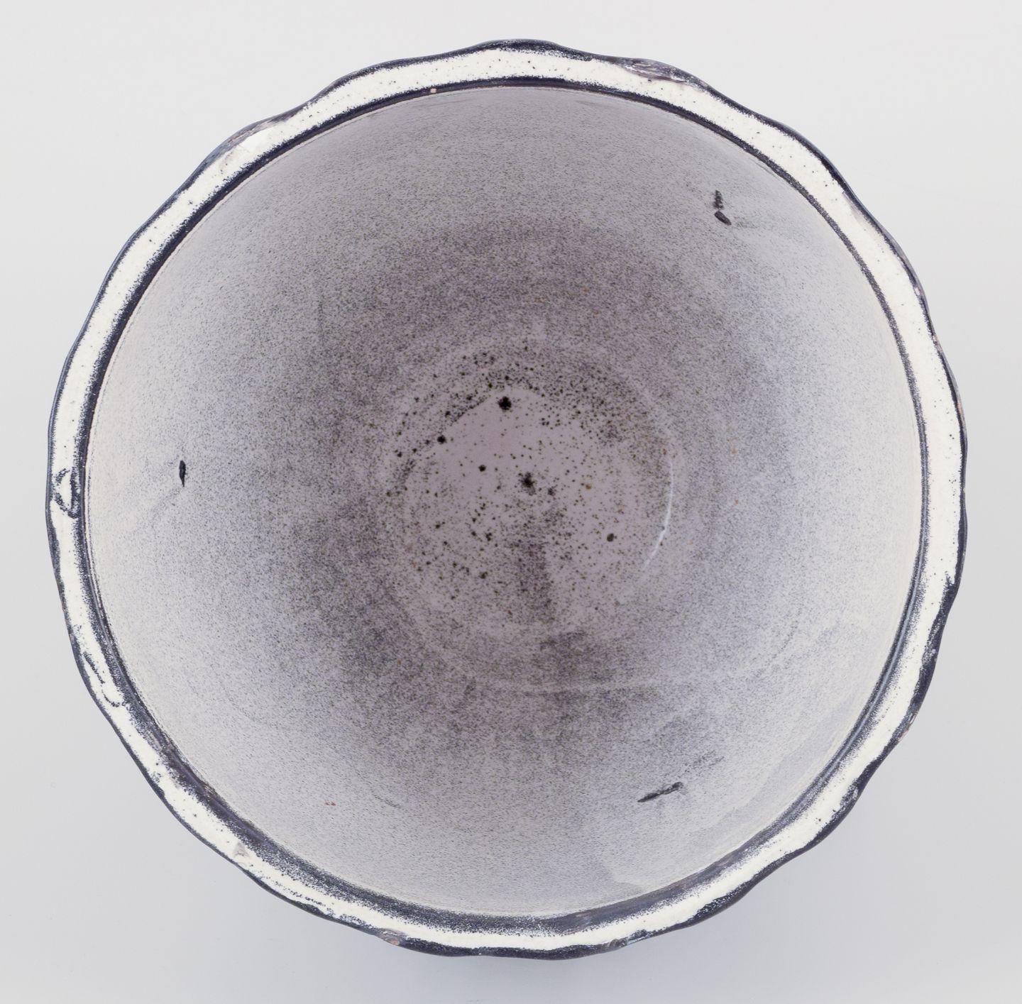 Smaltato Svend Hammershøi per Kähler. Vaso grande in ceramica per piante. Smalto nero-grigio in vendita
