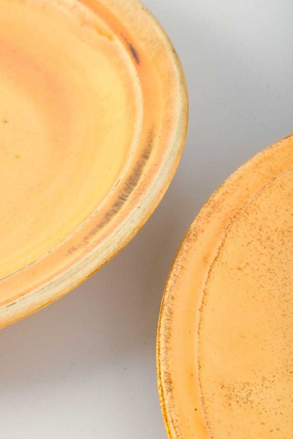 Danese Svend Hammershøi per Kähler, due piatti in ceramica con smalto all'uranio. in vendita