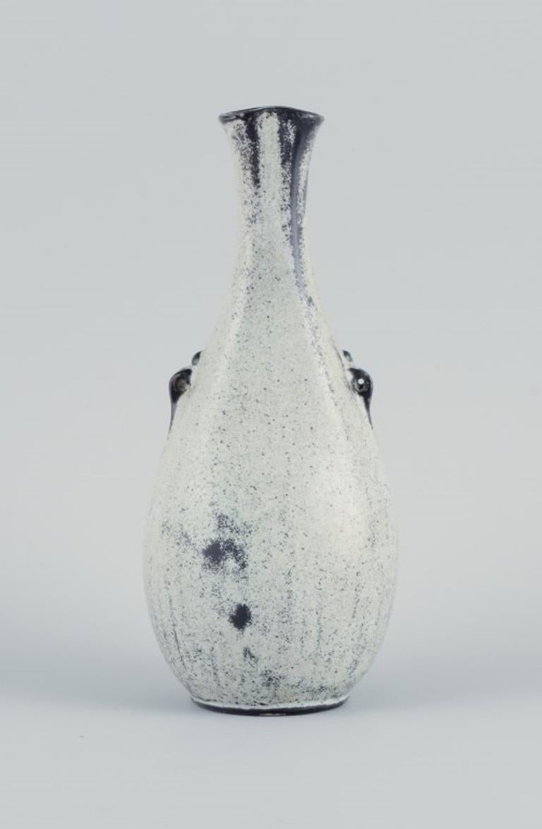 Svend Hammershøi for Kähler. Vase in glazed stoneware.
Beautiful grey-black double glaze.
1930s/40s.
Signed, HAK.
In excellent condition.
Dimensions: H 20.0 x B 8.5 cm.