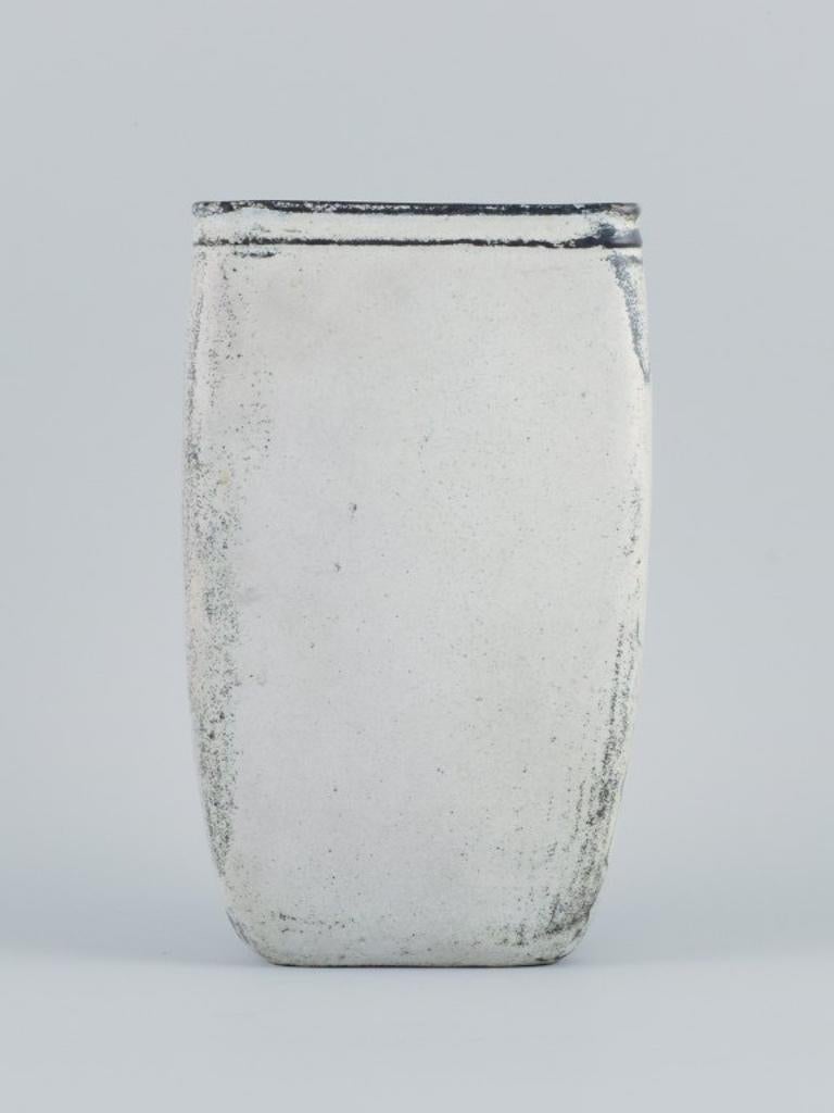 Svend Hammershøi for Kähler. 
Vase in glazed stoneware. Beautiful gray-black double glaze. 
1930s / 40s.
Signed, HAK.
In excellent condition.
Dimensions: H 23,0 x B 13,5 W 8,5 cm.