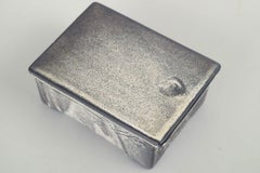 Svend Hammershøi, Kähler. Boîte avec couvercle en grès. Double vitrage gris et noir.