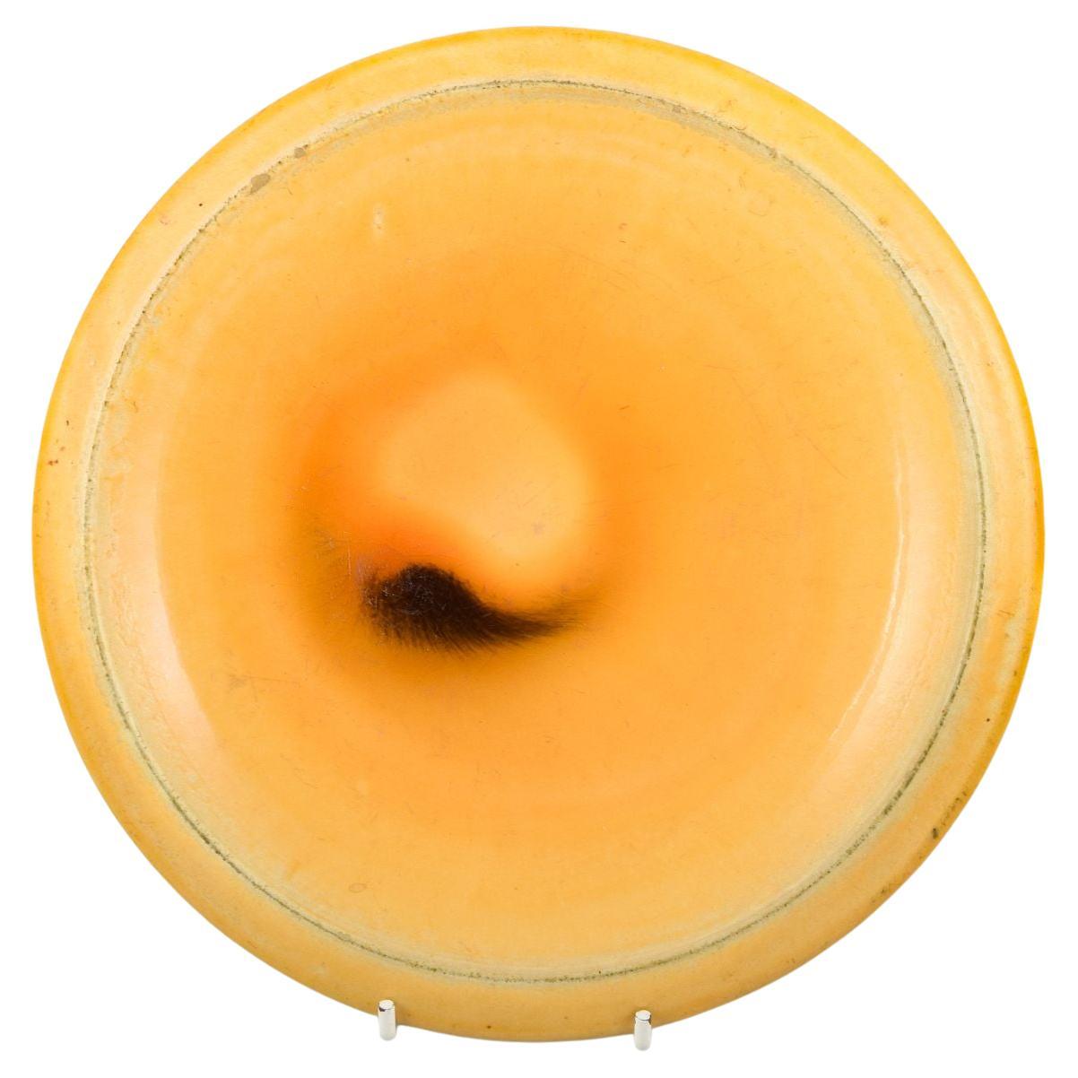 Svend Hammershøi, Kähler. Piatto basso in ceramica. Smaltato nei toni caldi del giallo