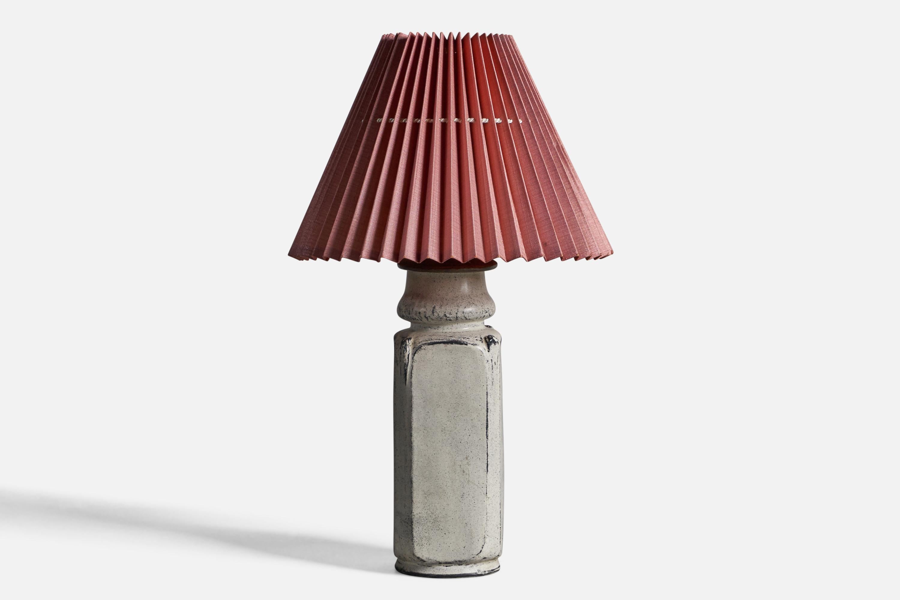 A grey-glazed earthenware and red paper table lamp, designed by Svend Hammershøi and produced by Kähler, Denmark, c. 1930s

Overall Dimensions (inches): 18.25