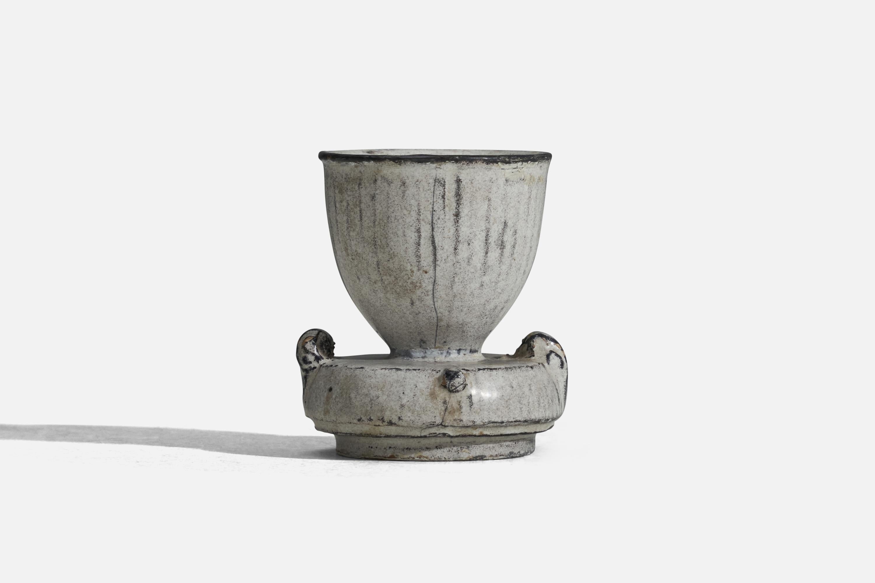 A white glazed stoneware vase designed by Svend Hammershøi and produced by Kähler, Denmark, 1930s.