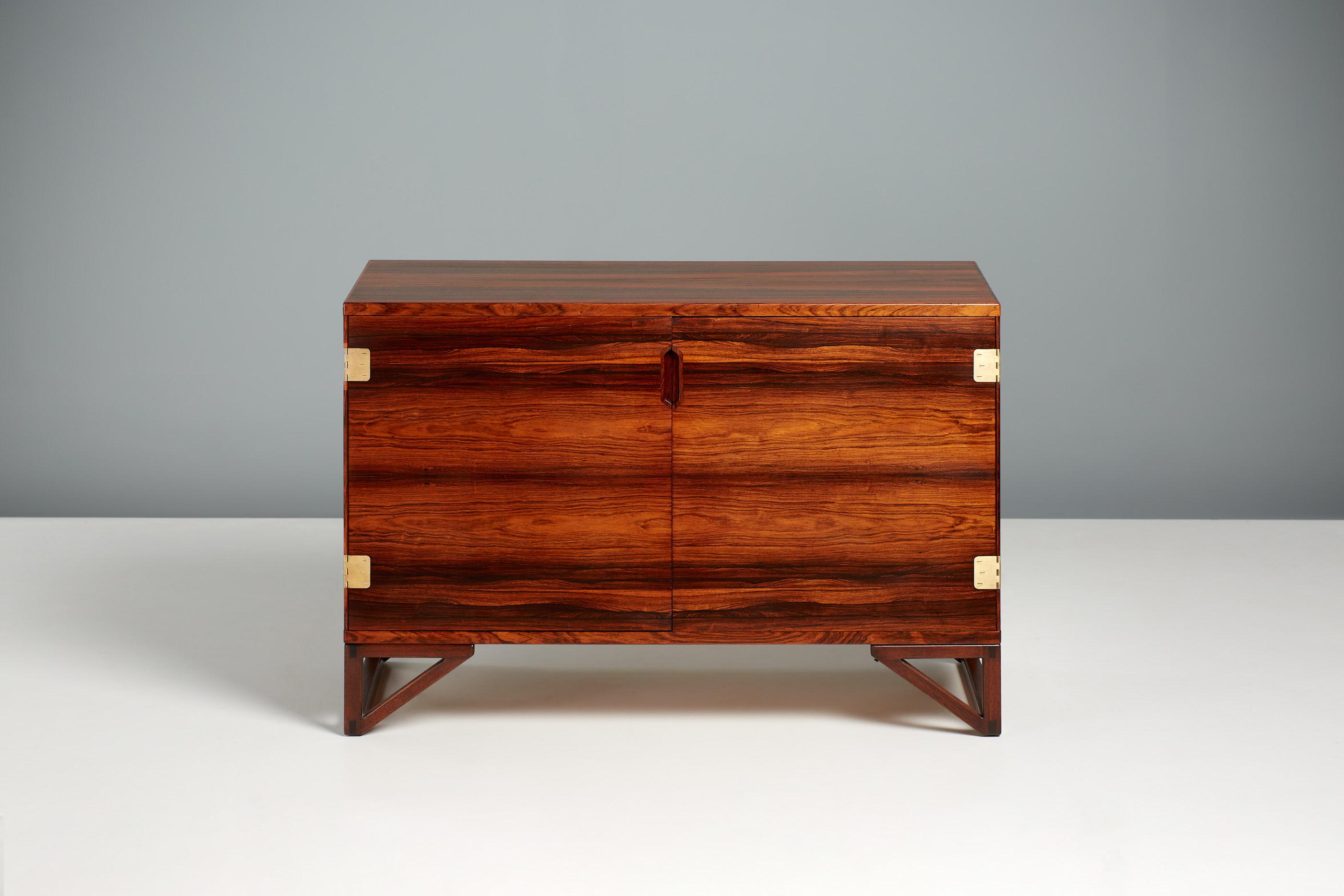 Svend Langkilde - Rosewood cabinet

2-door cabinet made from exquisite rosewood designed by Sven Langkilde and produced by his own company Langkilde Mobler. The internal space is made from solid and veneered African mahogany with a mix of shelves